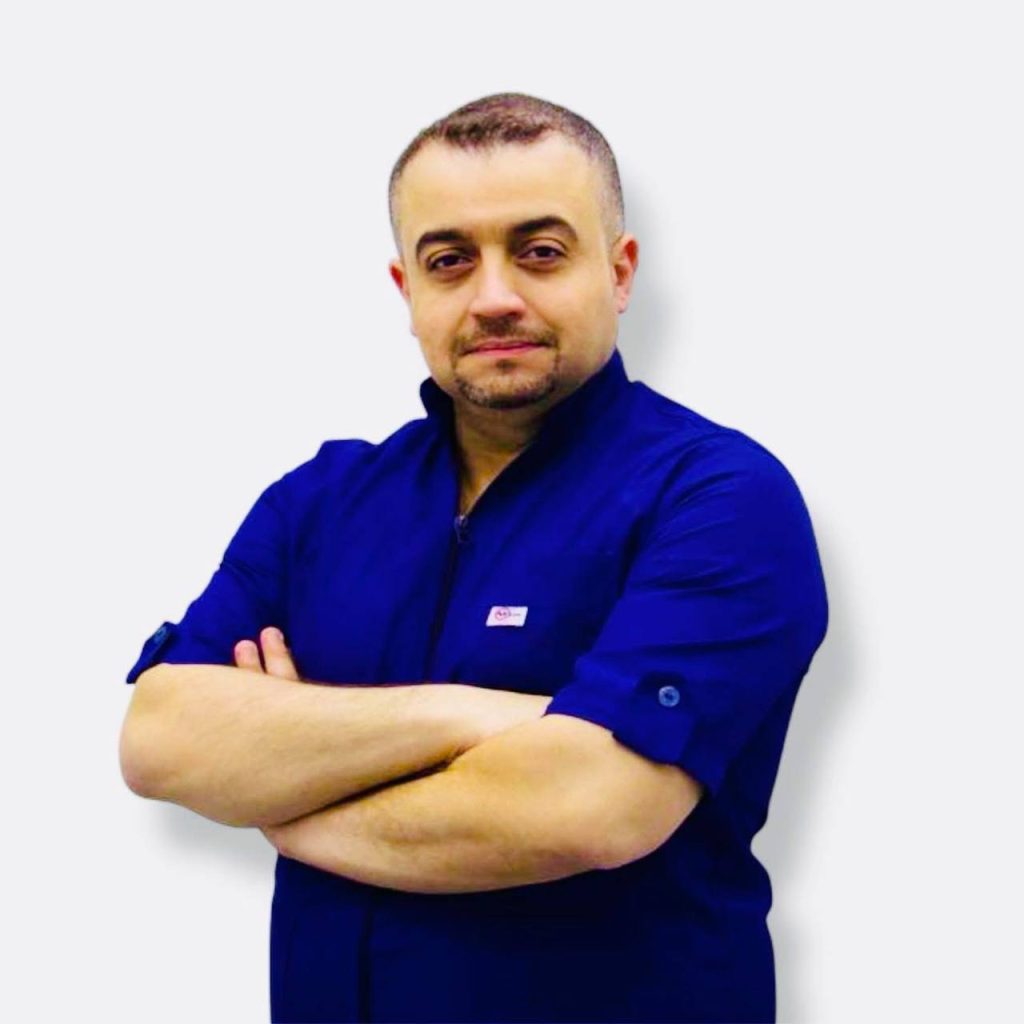 وزير التعليم العالي يمنح عميد كلية طب الأسنان بجامعة الحلة كتاب شكر وتقدير